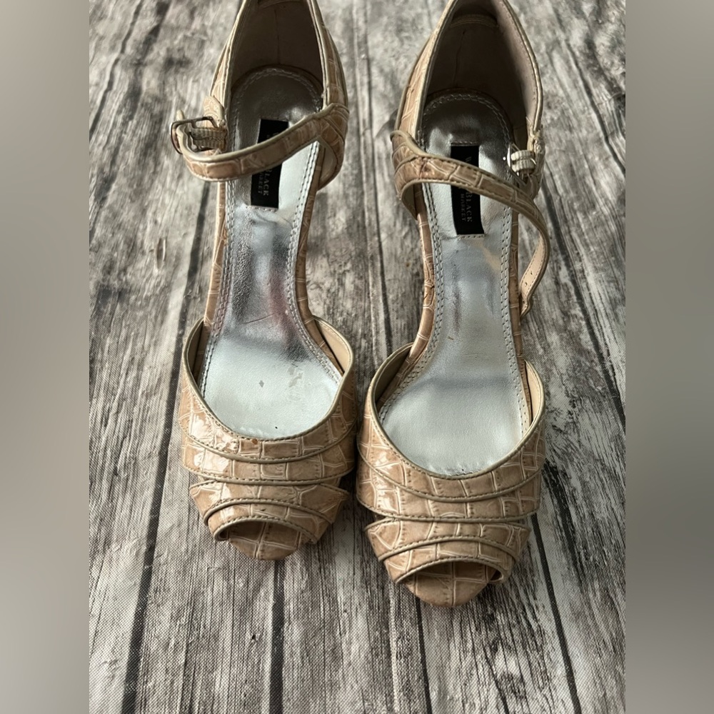 Women's White House Black market cream collar heels size 8.5 medium